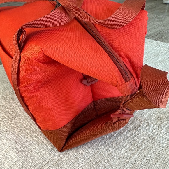 REI versatile 18 L Folding Cooler soft case lightweight orange shoulder strap - Picture 9 of 10